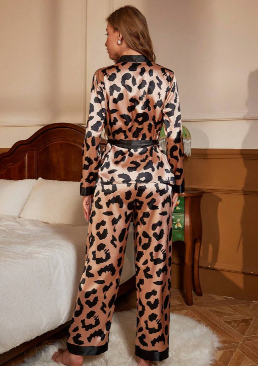 LuxeNights Set de pijamale cu imprimeu leopard pentru damă