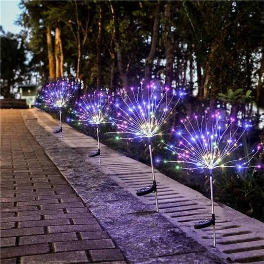 Set Luxos de Lămpi Solare Tip Artificii – Opțiuni 2/4/8/20 Bucăți cu Suport Metalic, 90 LED-uri Strălucitoare, Lumină Multicolor și Senzor de Lumină pentru O Ambianță Spectaculoasă