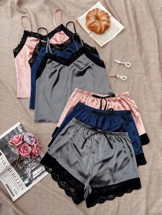 Set de Pijamale 3 Seturi cu Garnitură din Dantelă – Eleganță Multicoloră în Satin